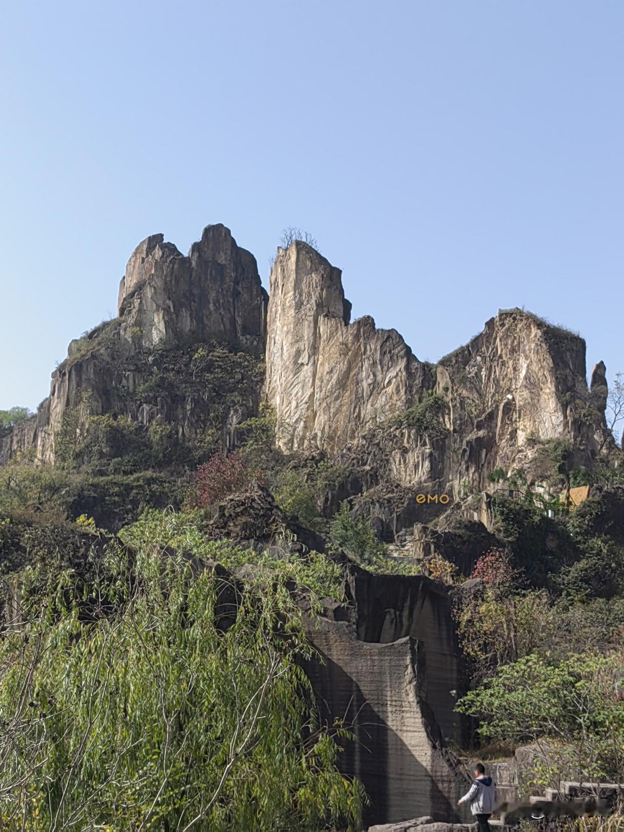 少刷短视频，多读书

        很多家长提起电子游戏，认为游戏害了孩子，恨