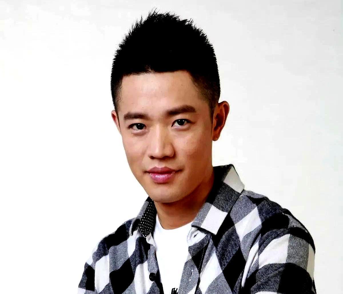 26年，收入一直对半分，居然连份合同都没签。
这种事，现在还敢想吗？
1998年