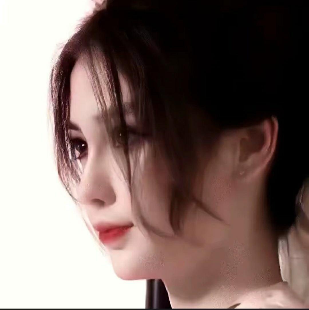 angelababy angelababy “我沿着星河捡着你遗落在月亮旁的浪漫