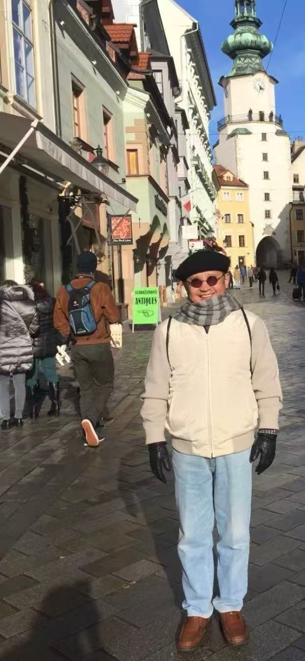 AI培训班，可以歇歇了当下各类AI培训班遍地开花，不少主打营销的课程赚足了眼球，