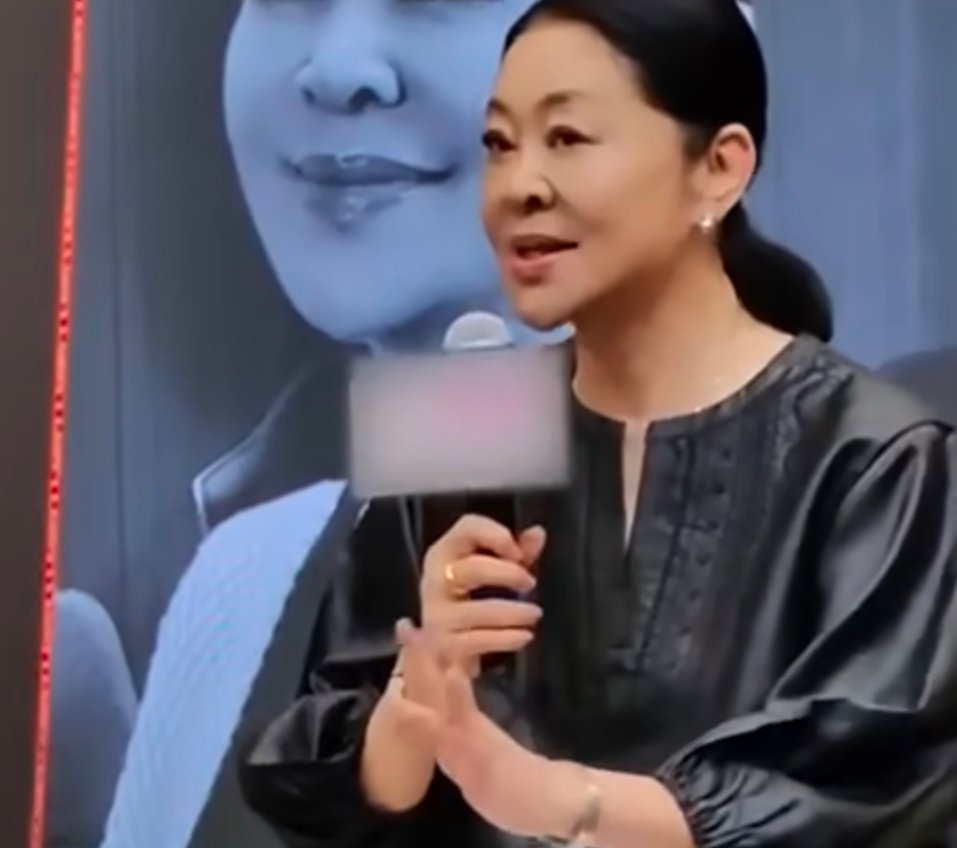 倪萍说这个节目我不配辣评姐姐当家应该会很好看，能让倪萍这么动容，节目肯定有温度，