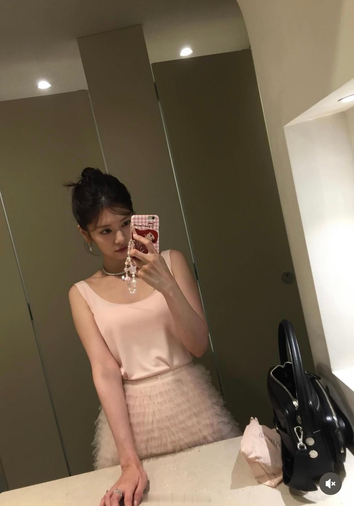 郑素敏 郑素敏 参加活动可算看到了单眼皮美女 ​​​