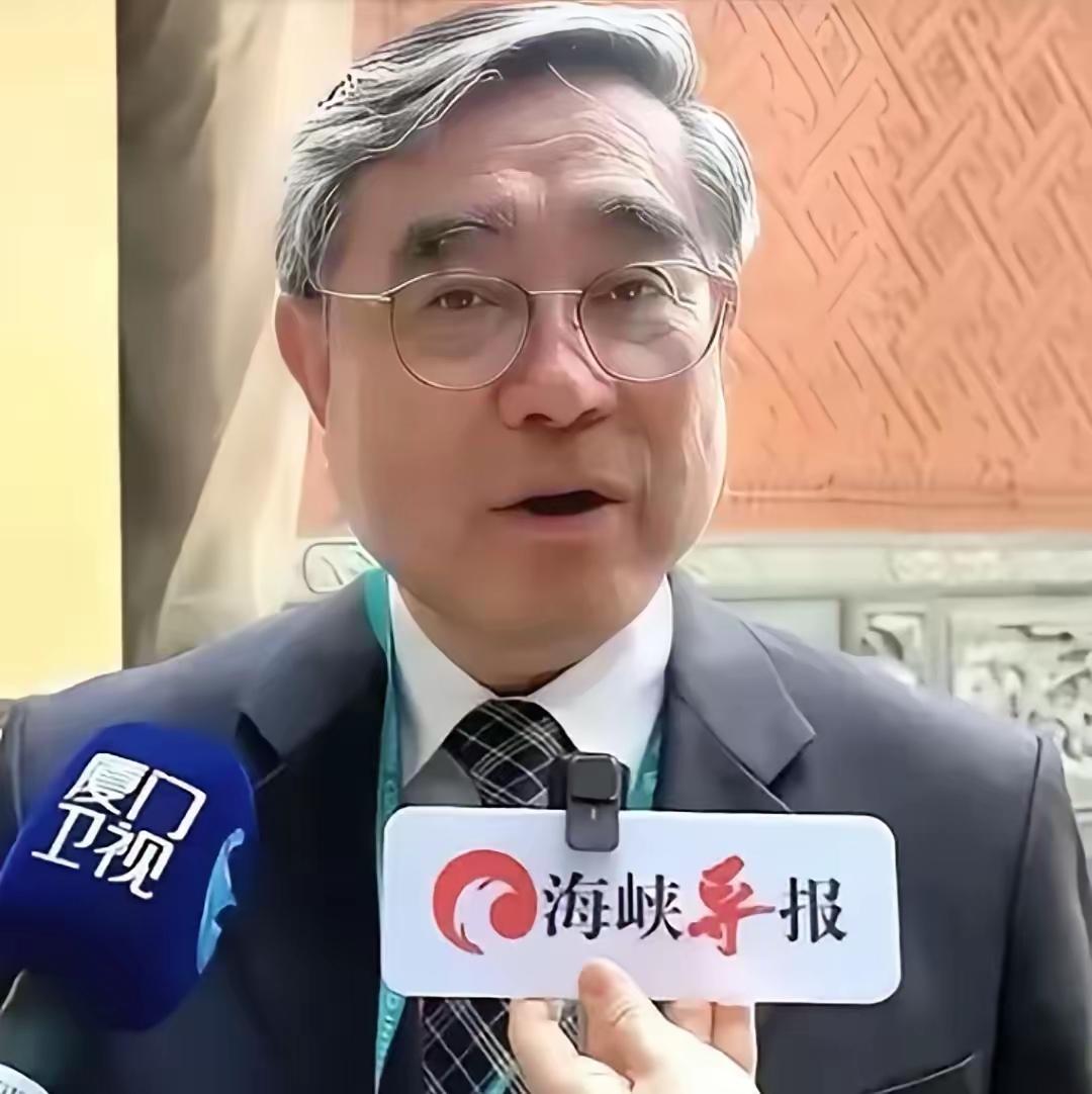 台湾省新党吴成典对大陆记者说：大陆与台湾合在一起，大陆拥有台湾，如虎添翼。台湾有