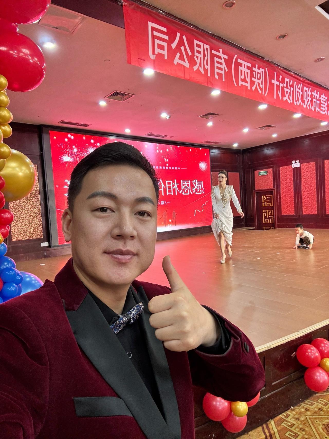 公司活动现场 喀什主持人大王