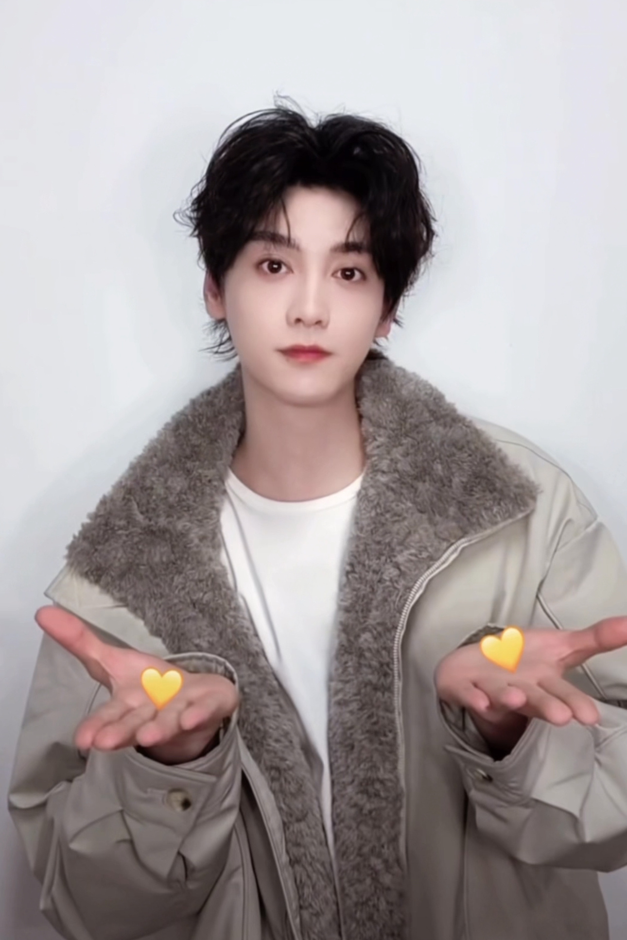 美萌💛～（是两颗黄色爱心哎 