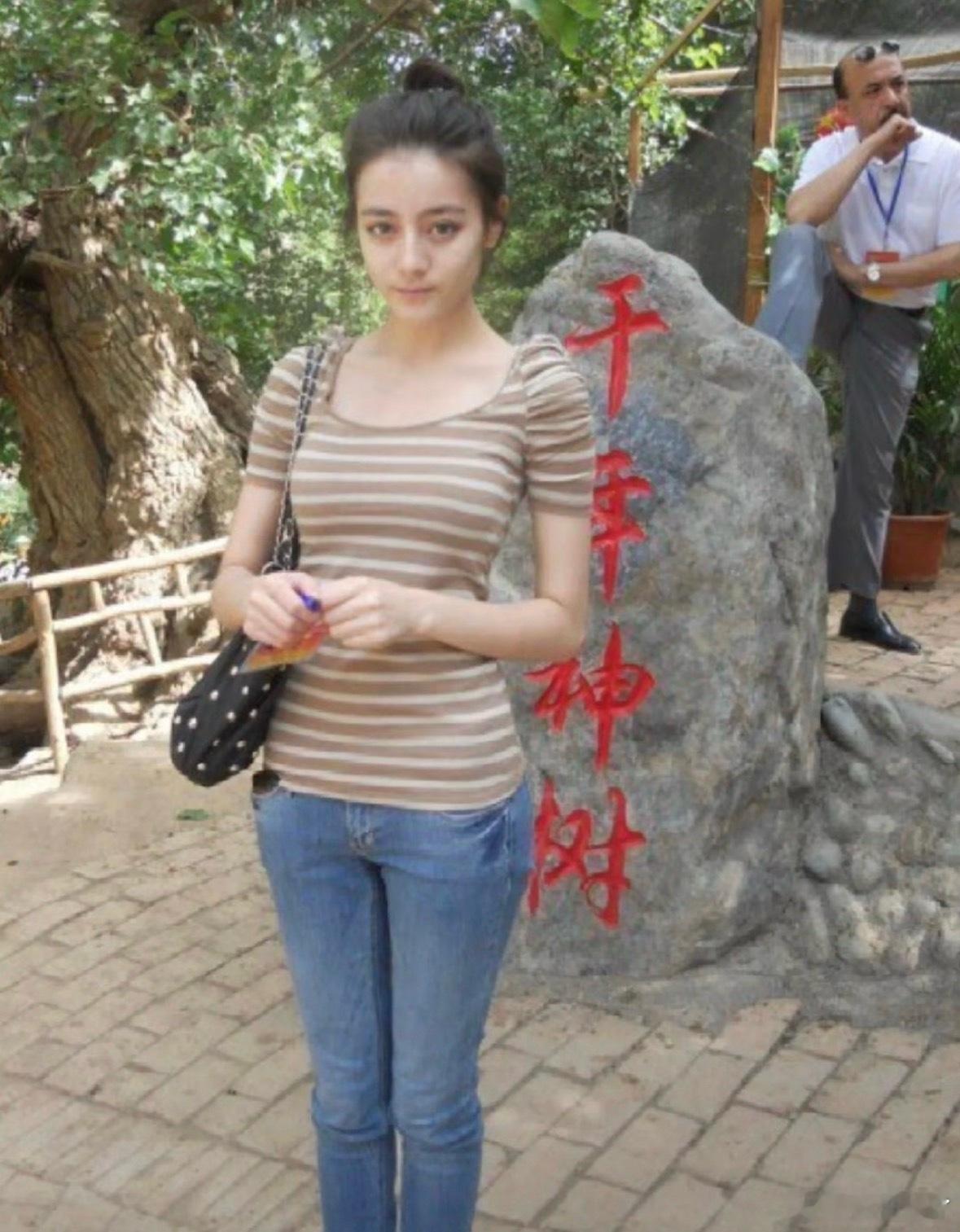 迪丽热巴 杨紫早期图片差距真的好明显 ​​​