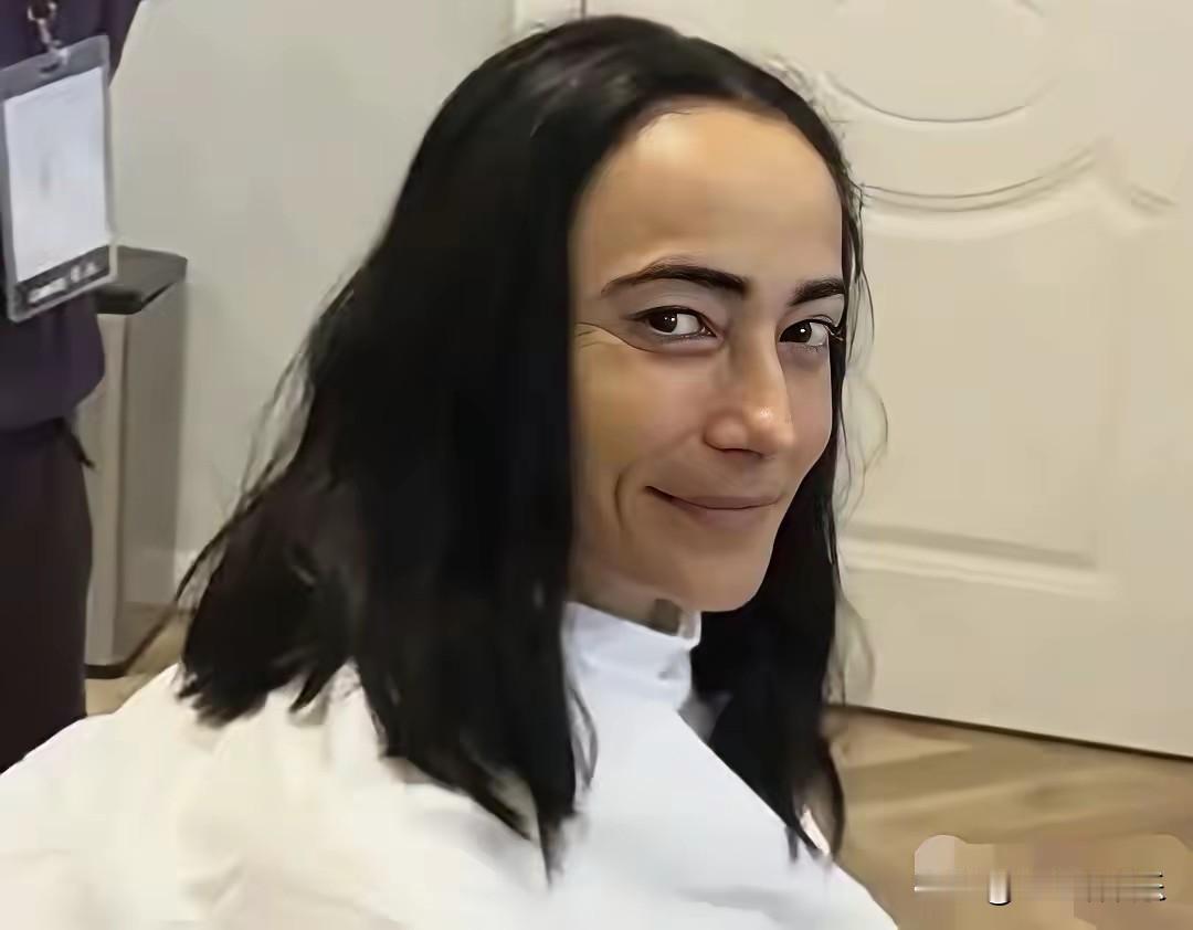 吴彦祖的的审美也太不同了吧？
吴彦祖这是娶了个兄弟吗？要是不认识的，谁会相信这是