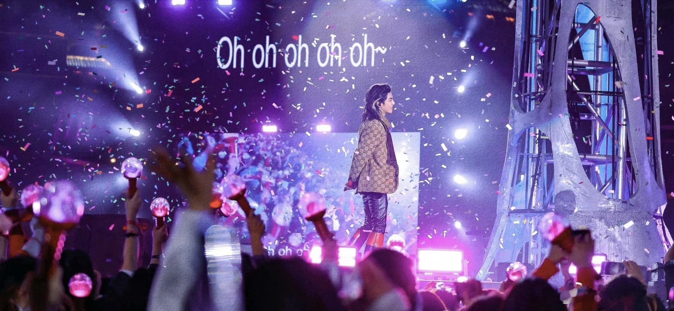 #华晨宇舞台已经NextLevel了#实力派的典范，华晨宇的舞台表现力直击灵魂，