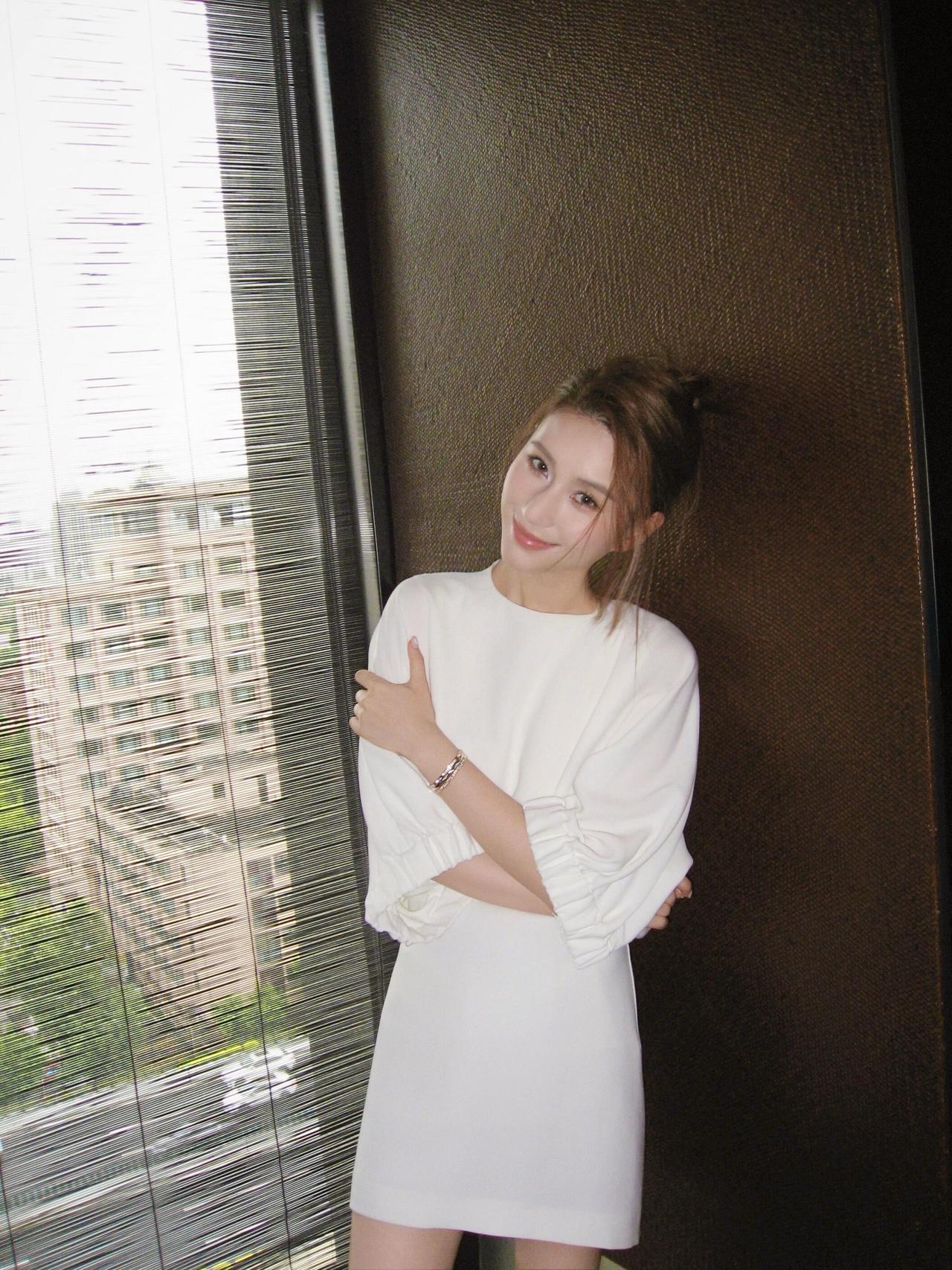 何超莲出行选尊界S800,原来顶级旅途是“可休憩”的时光
尊界S800出现在何超