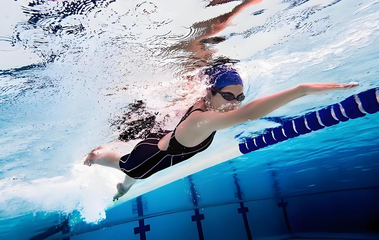 自由泳手脚配合的黄金节奏！泳教头 | 泳讲堂：自由泳手脚配合的黄金节奏！
 
自