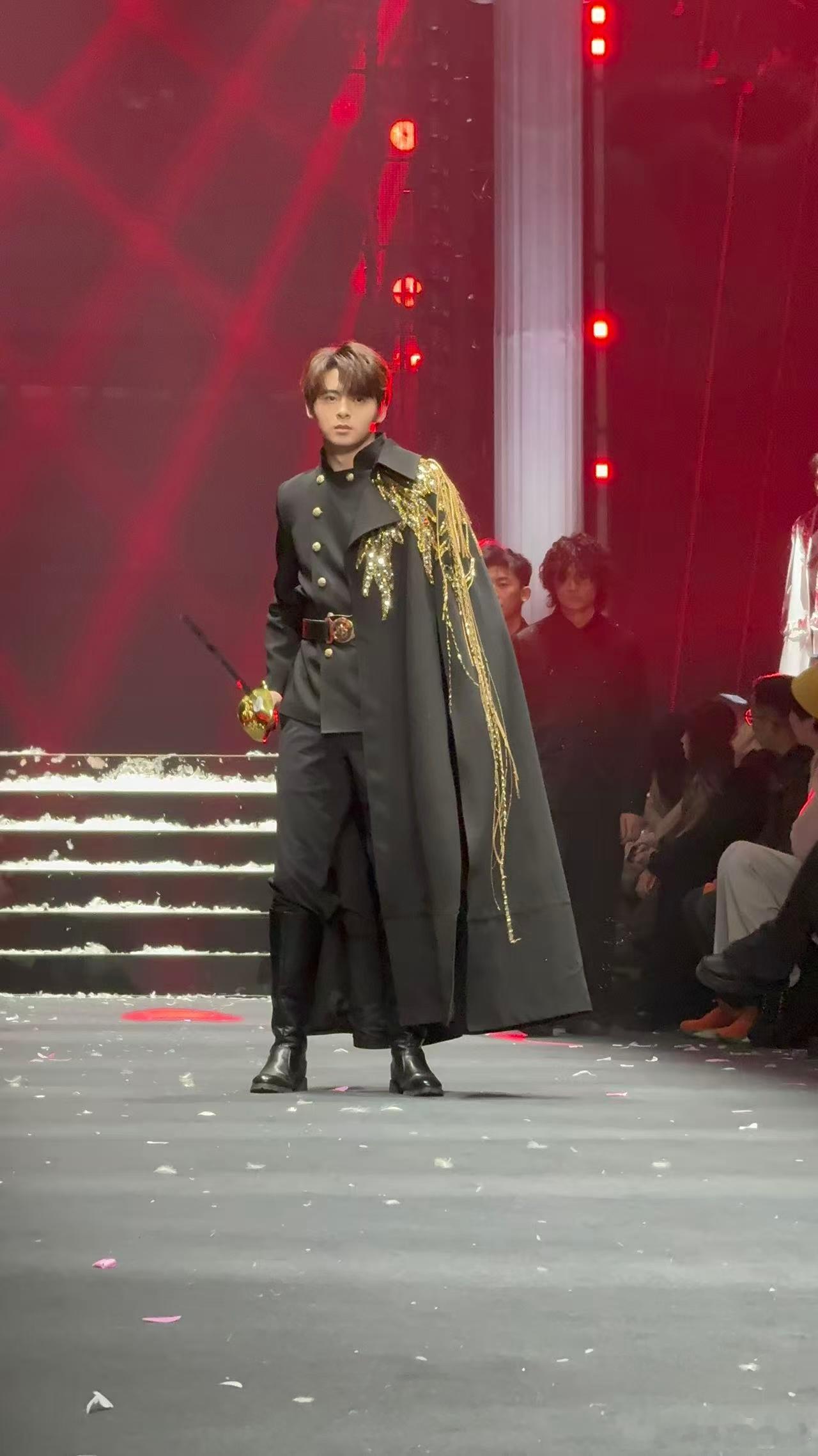 伞国国王Paraboy登场 是谁的DNA动了？伞国国王Paraboy闪亮登场，自