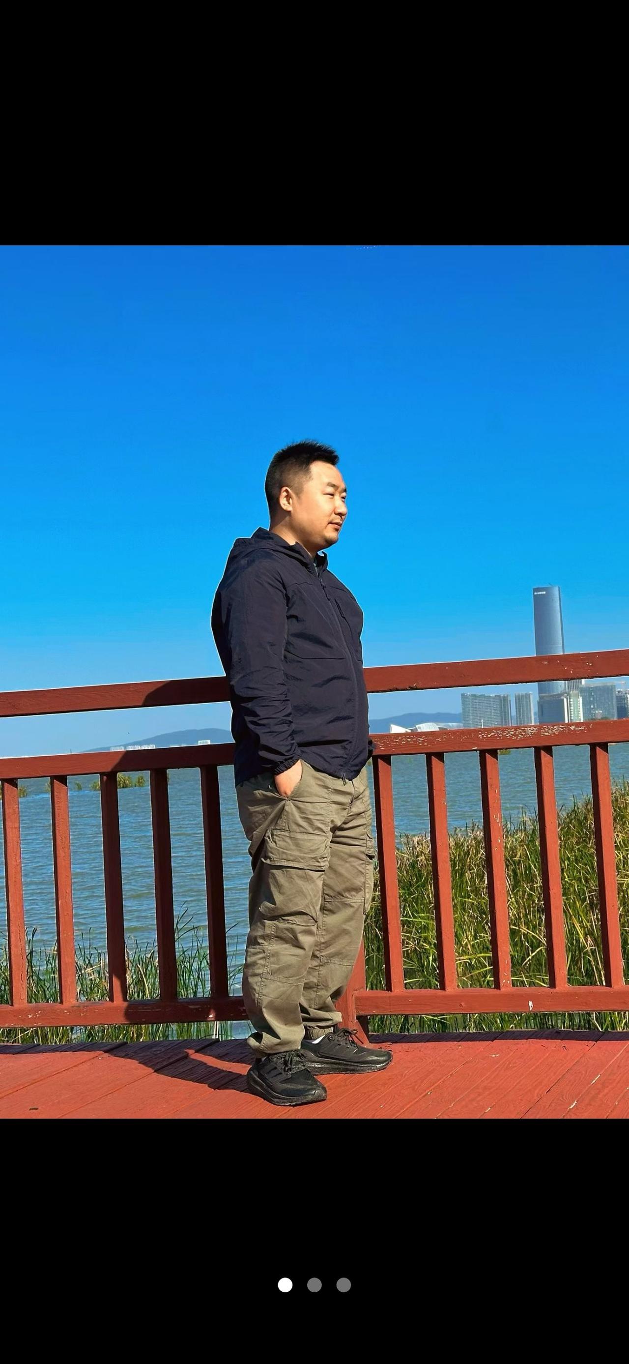 一边吃着饭，一边刷着抖音，日子也就这样一天天过着
我想这样的生活我可以过一辈子，