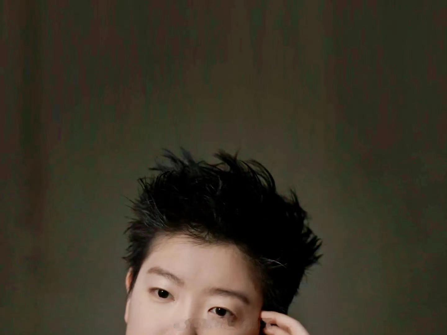 五大女刊孙颖莎已解锁三本这是莎莎解锁的第三本五大女刊，《嘉人》杂志，据了解本次6