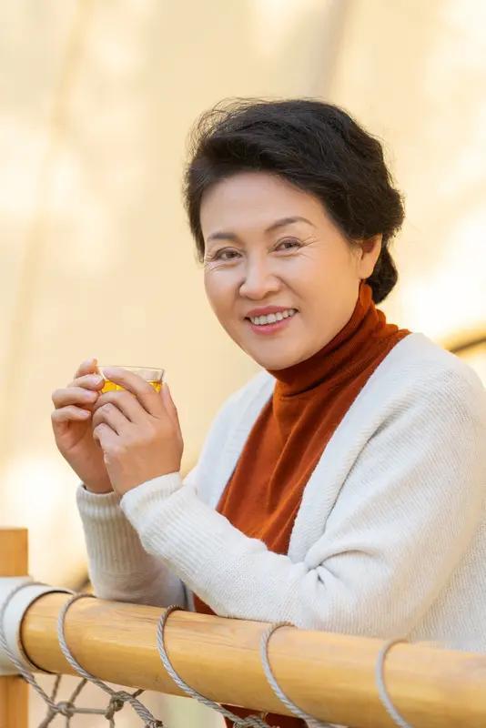 网上有位55岁女士，离婚三年，如今期待开启人生第二春，一心想找性情契合、相处投缘
