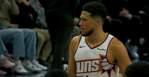 太阳巨星布克真是恨死队友杰伦-格林了！在昨天太阳客场以104：116不敌森林狼的