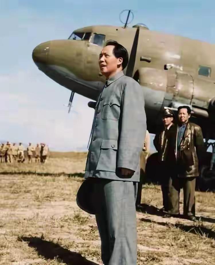 毛主席深谋远虑，用他那无人可及的洞策能力，描画着社会主义的蓝图！
发动各种运动，