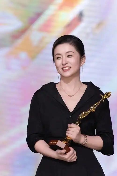 秦雯吐槽刘诗诗，我忍了，秦雯吐槽游本昌，我也忍了。但唯独有一点我忍不了，那就是她