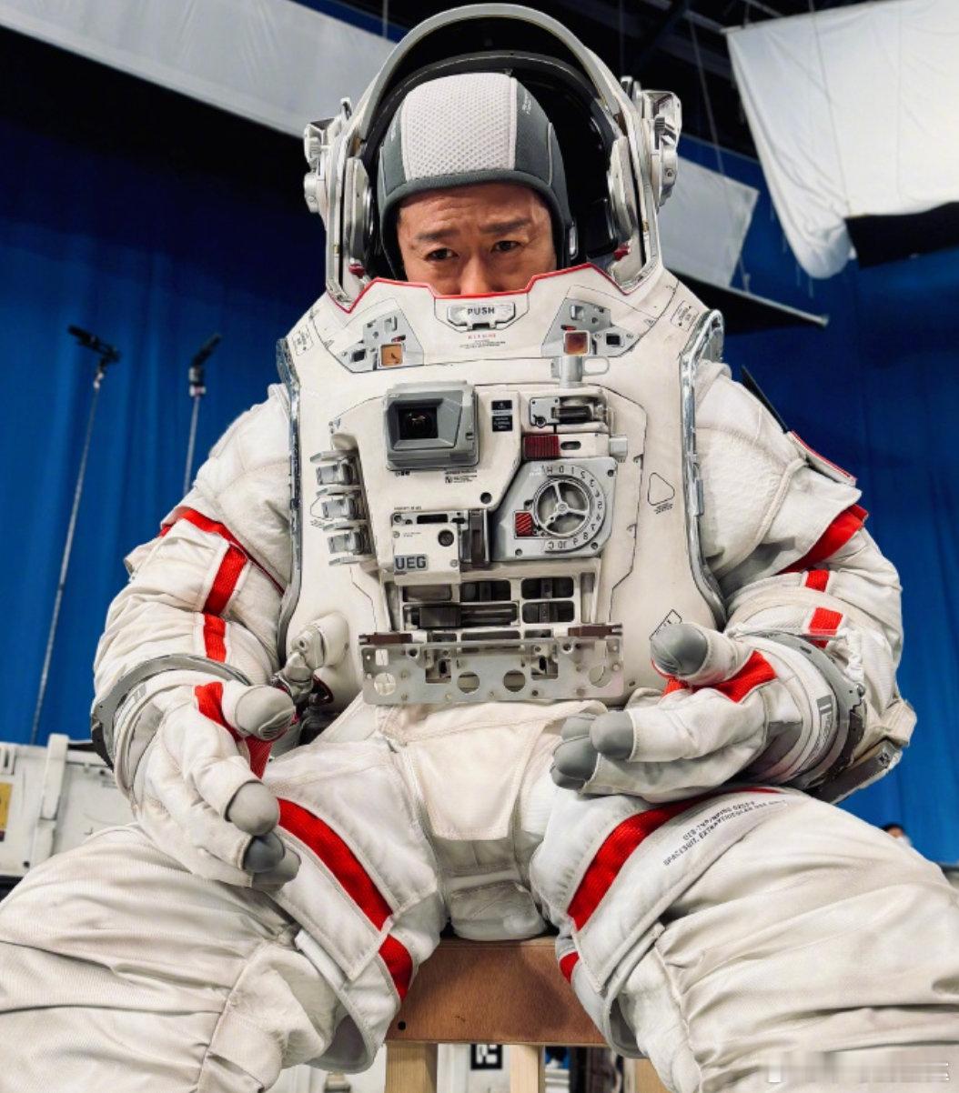 起猛了以为流浪地球3上映了 郭帆又来“吊胃口”！球3新春贴片曝光，刘德华、沈腾、