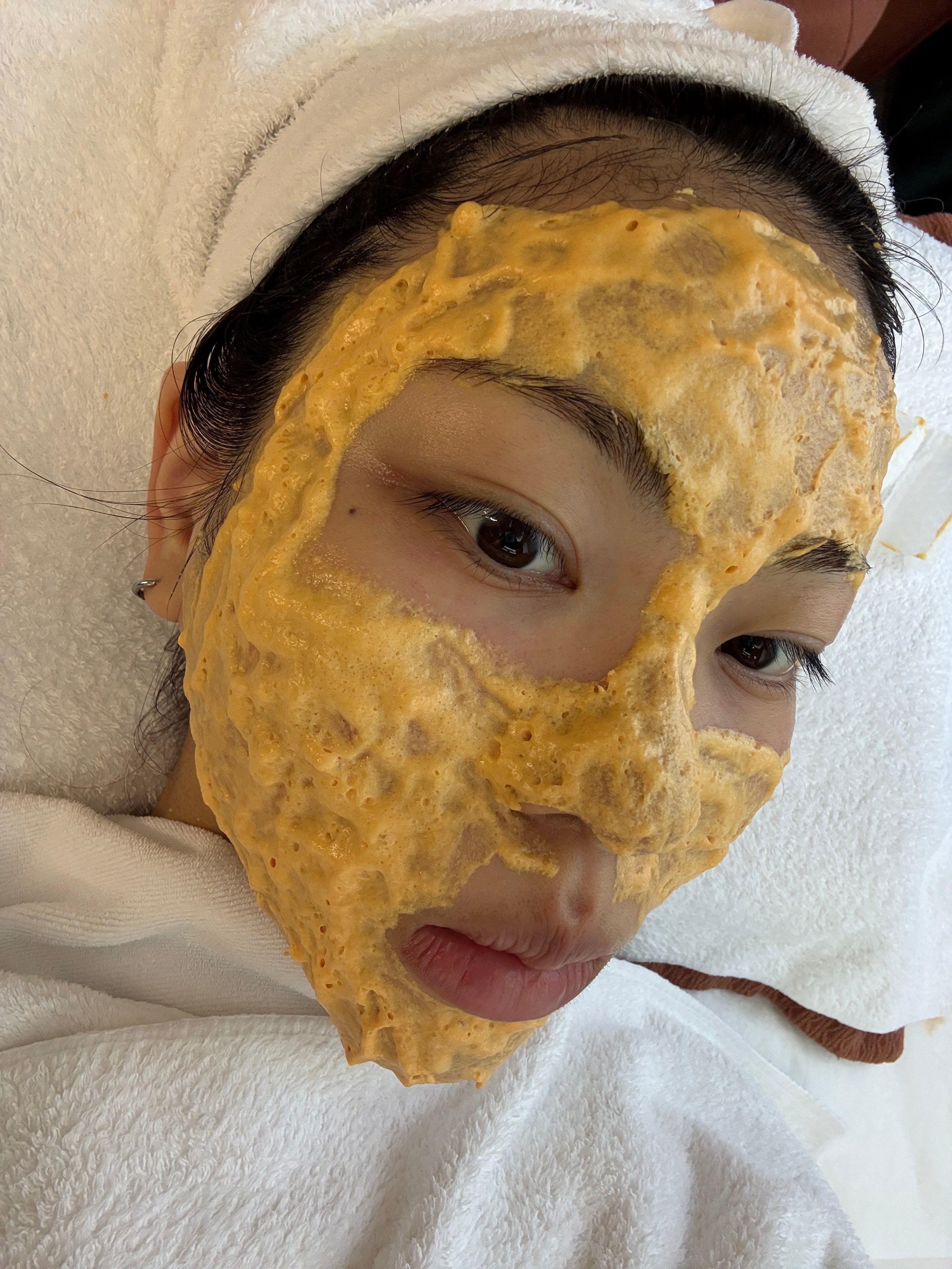 带🧹来皮肤管理一下。他在另一个房间。等下看看效果如何 