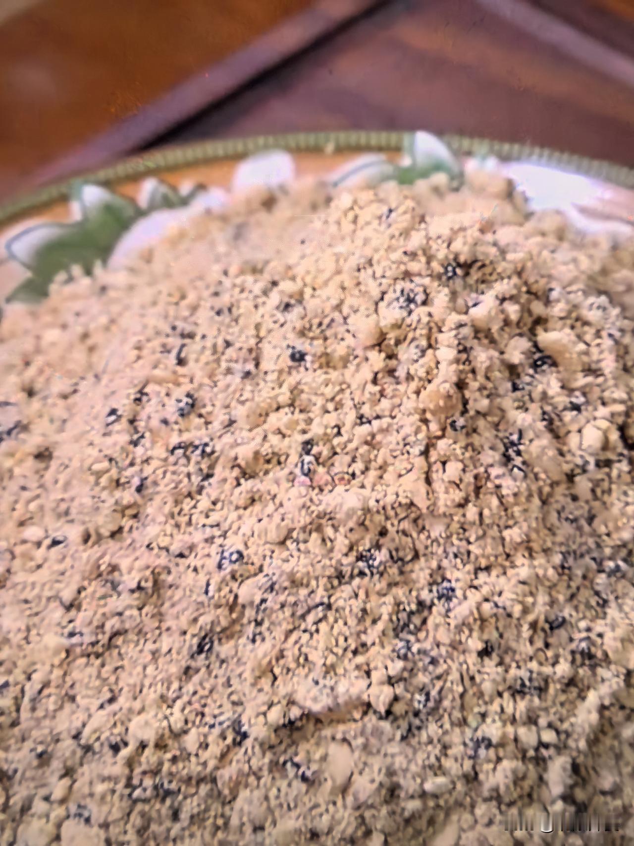 一碗玉米面简单一炒，香飘满屋，用来当早餐特省时间，一个月都不用早起
今天用玉米面