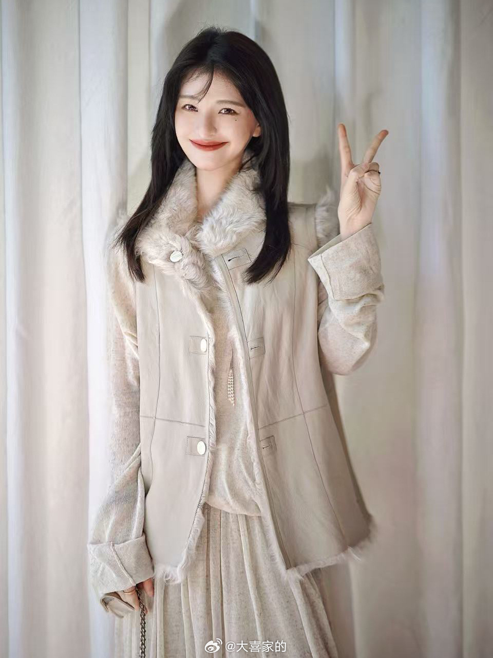 对马甲真的情有独钟小湖羊的软！糯！搭配本身自带的小卷毛慵懒日常又显贵，2面穿的哦