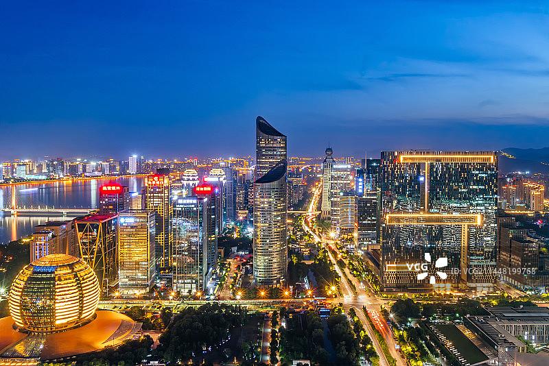 网上聊起国内哪个省份最硬核，大家总有以下几个固定答案。
 
说江苏强，是因为十三