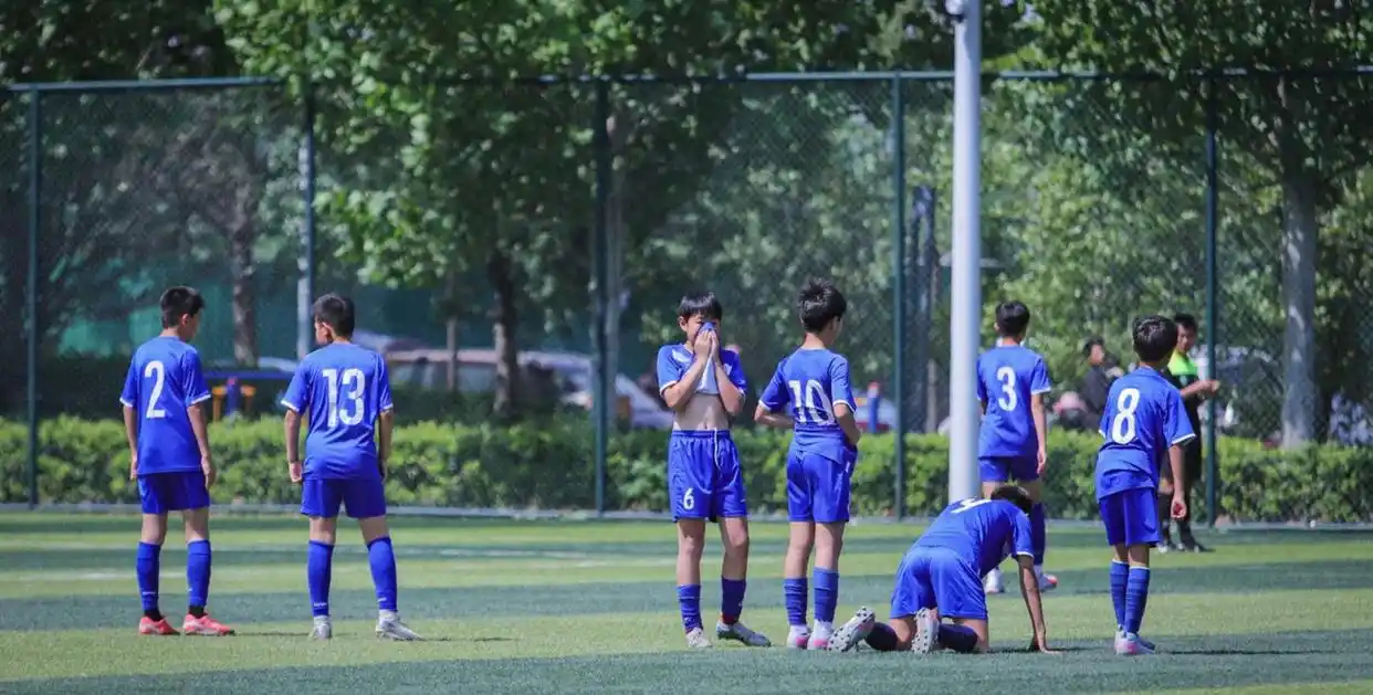 世界杯氛围感如约而至6岁足球小将立志夺冠世界杯 对于中国球迷来说，世界杯有着特殊