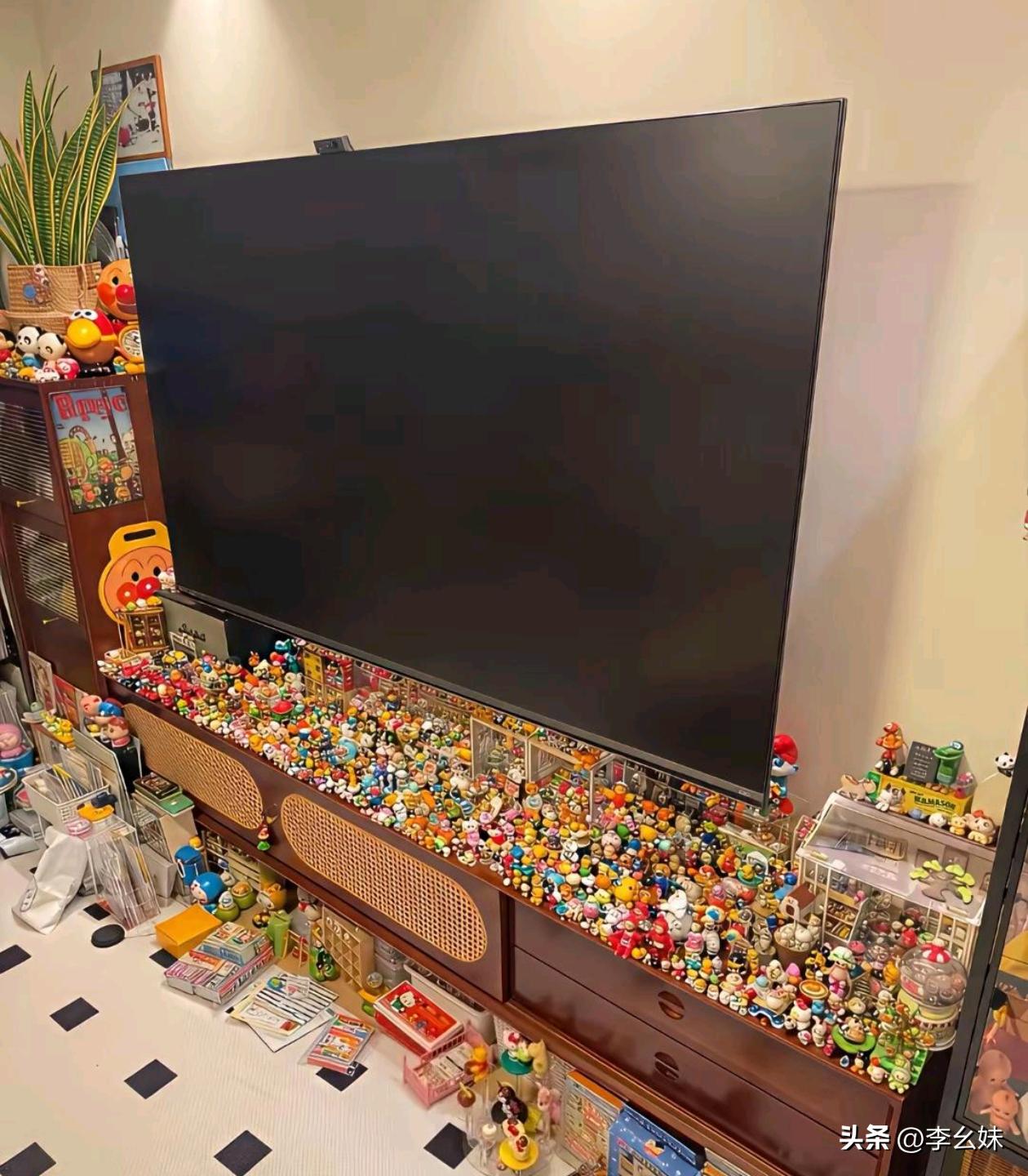 亲戚家儿子收藏这些小公仔，据说都花了好几万，这真有这么值钱吗？