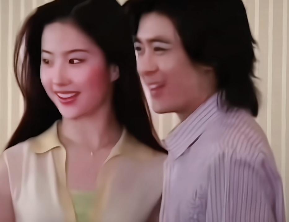 林志颖和刘亦菲当年真的是配一脸，毕竟两个人的颜值都很高，林志颖除了身高不够高大威