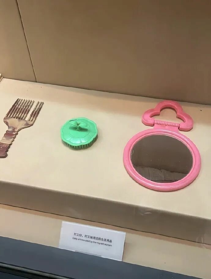 最近很多博物馆都在闭馆整顿 然而在这种氛围下 深圳博物馆一点都没受影响。因为它根