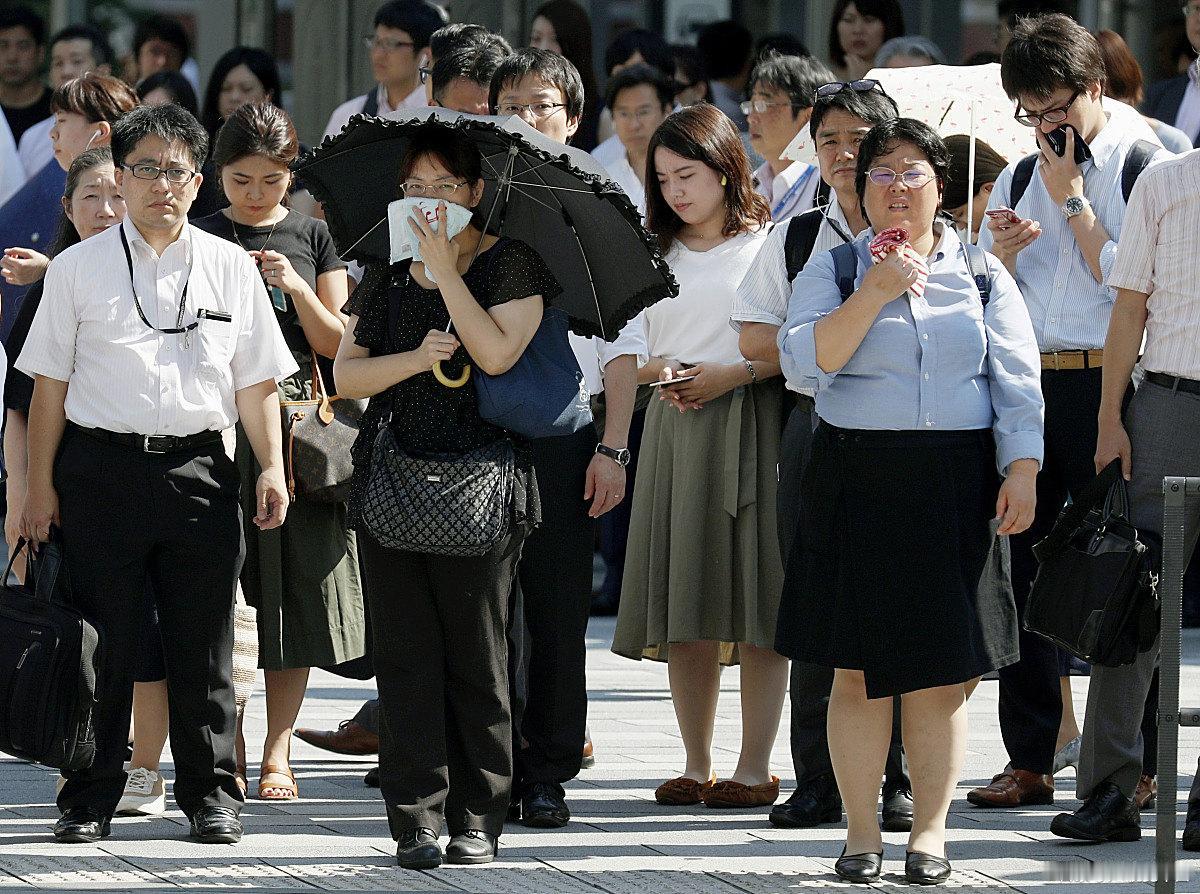 关于日本民众对日本政府涉台行为的看法，存在一定的多样性，主要受到以下几个因素的影