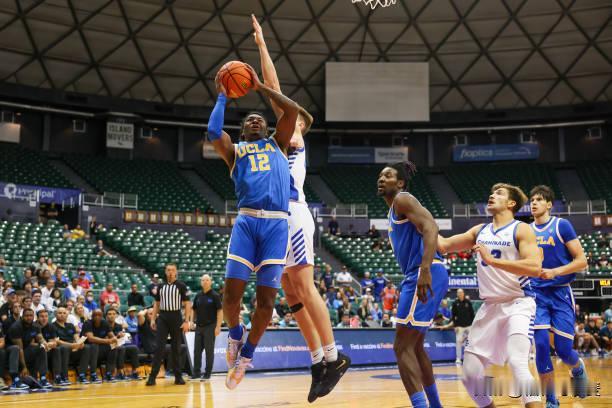 UCLA以76比48战胜了夏明那大学。UCLA先发后场塞巴斯蒂安-马克（Seba