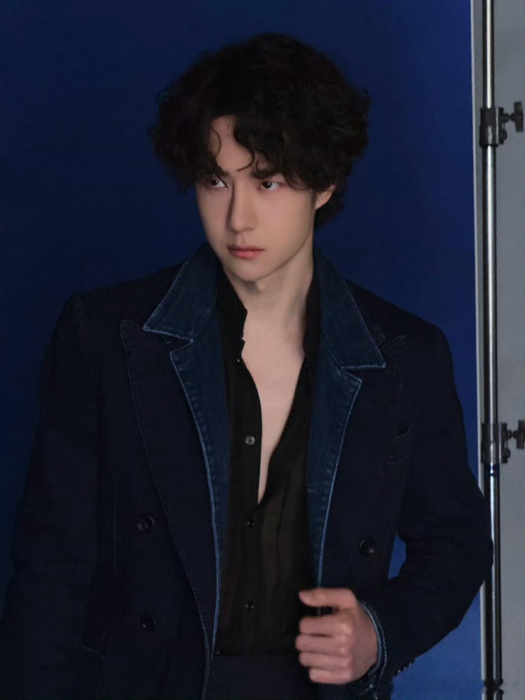 王一博小年酷存live挺好的 