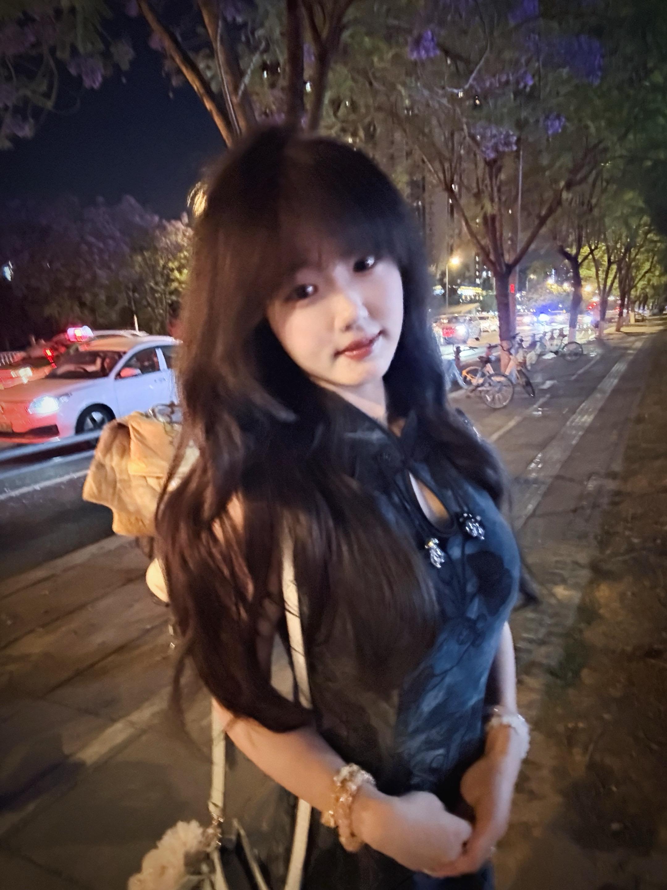 姑娘思量的人已变成追忆 何必一厢旧梦悠悠