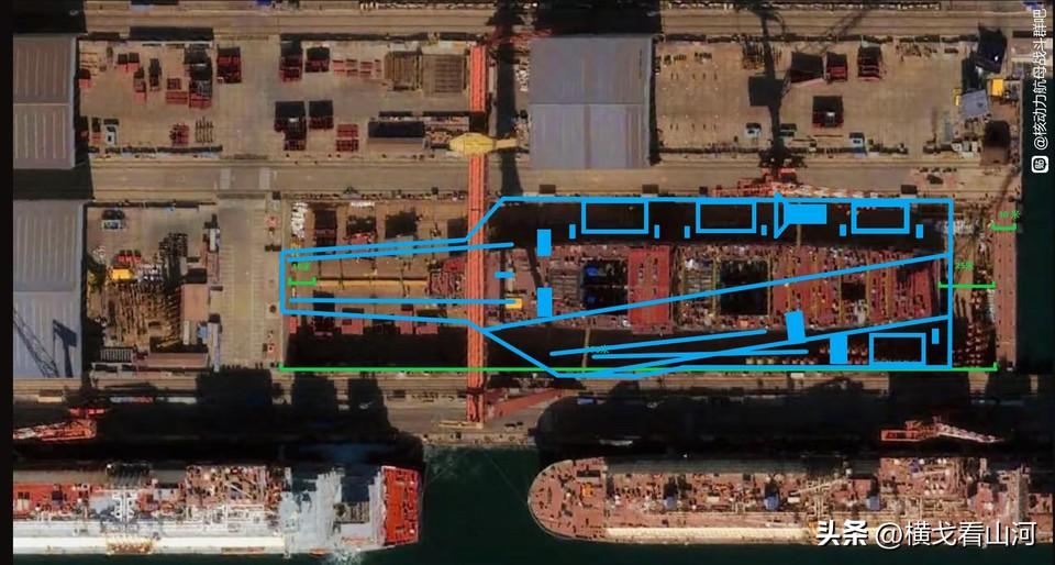 八九不离十，004差不多就是这样
 
全长约350.46米、最宽86米，舰体规模