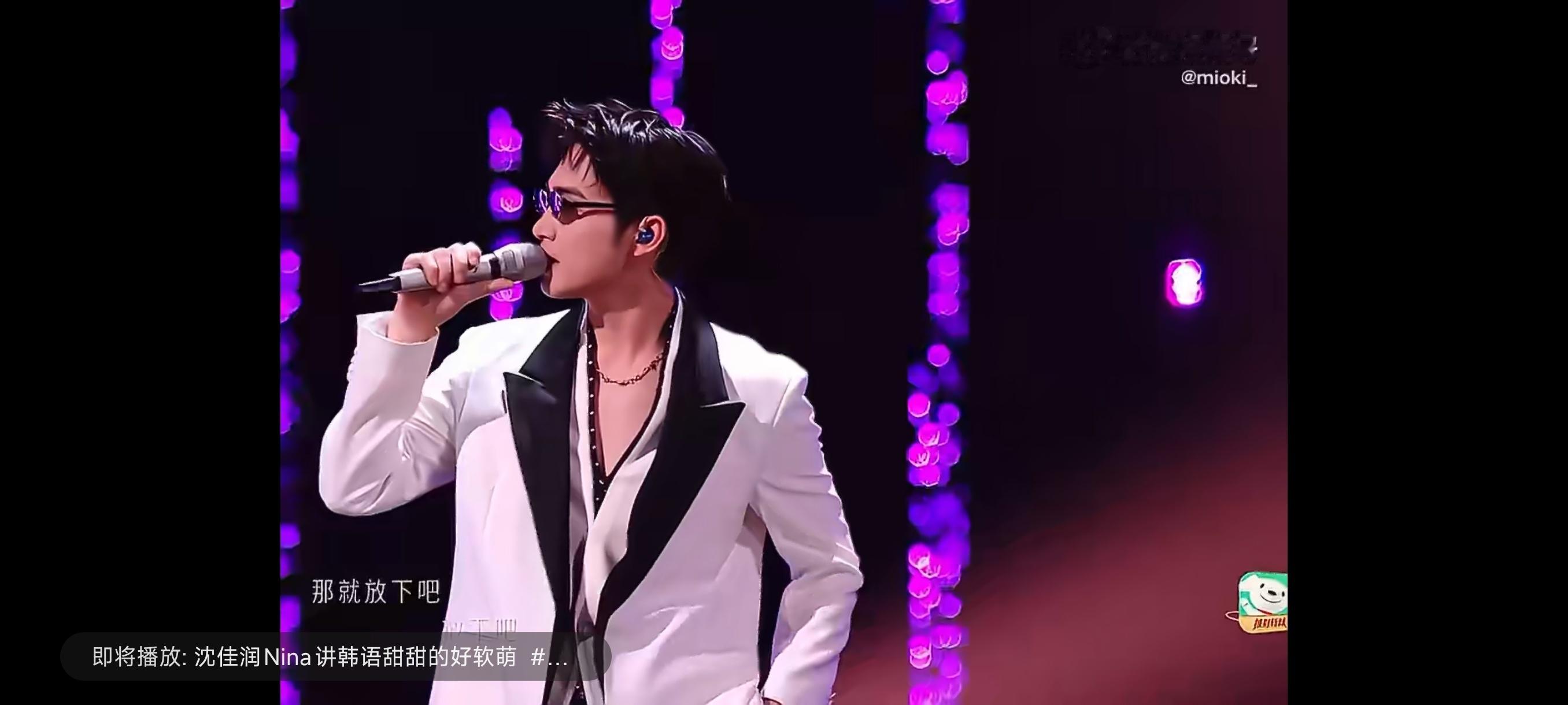 孙楠说张彬彬是颓废的潇洒 孙楠评价张彬彬的歌声用了四个字：“颓废的潇洒”，后面又