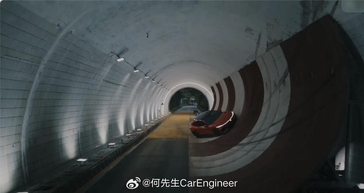 岚图的这一次追光S大回环事件。今天上午我还在跟朋友聊这个故事。 我觉得从8号开始