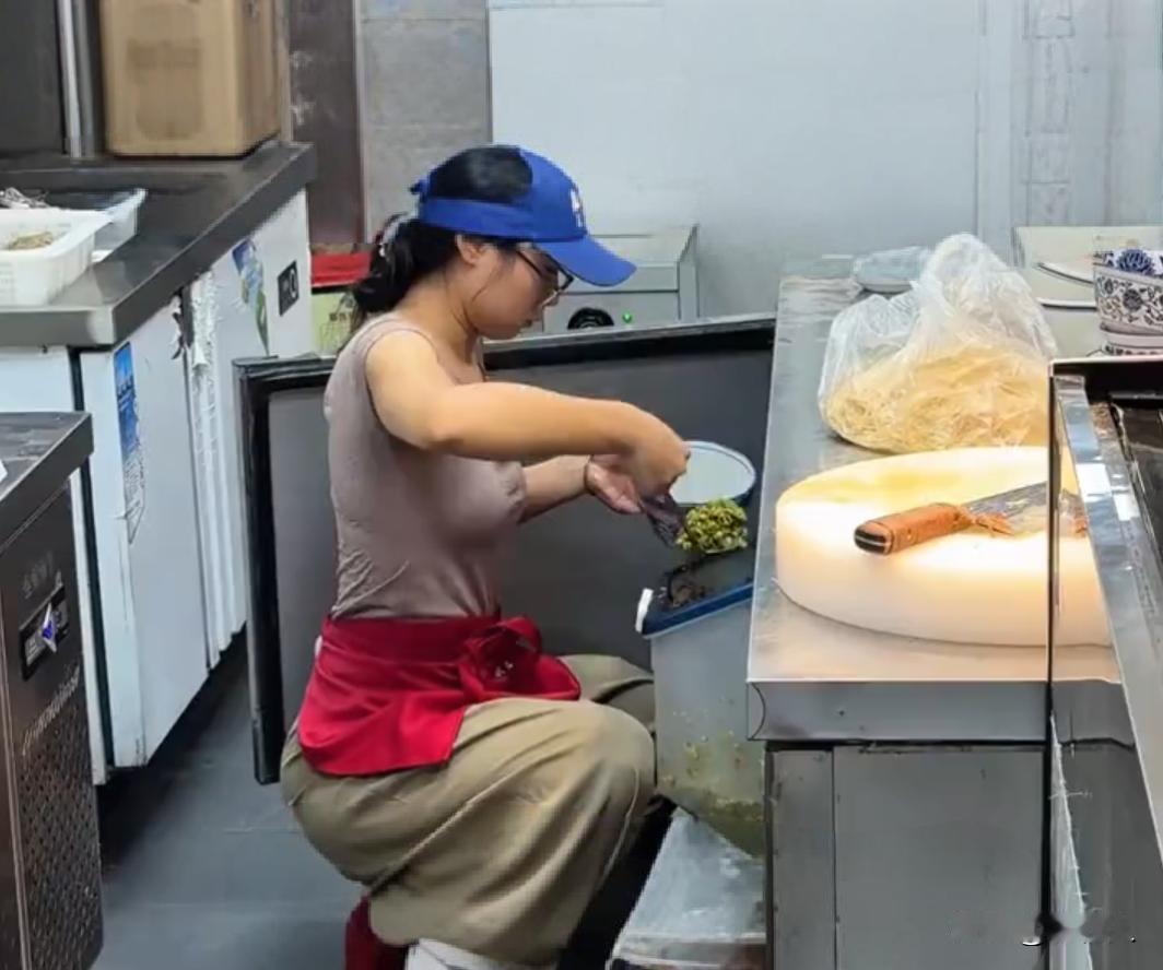 18岁暑假工约定工资3000元，老板给开了1万元。自愿加班，把工作当做自己的事情