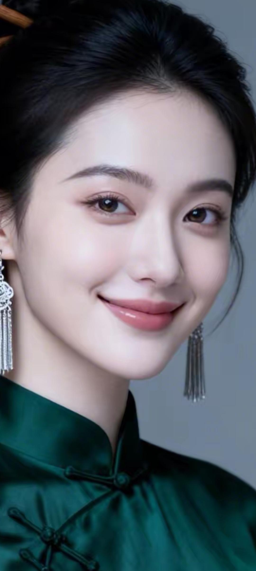 优雅东方美，绿衣配耳环，尽显古典韵味