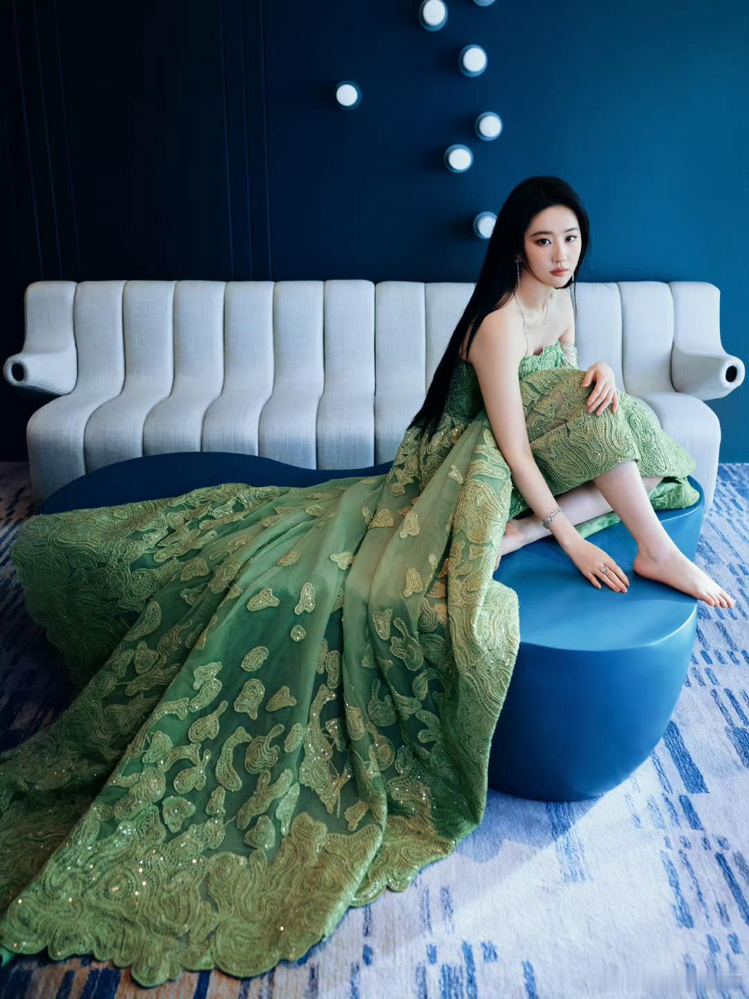 【刘亦菲】 刘亦菲孔雀绿裙 人间富贵花 