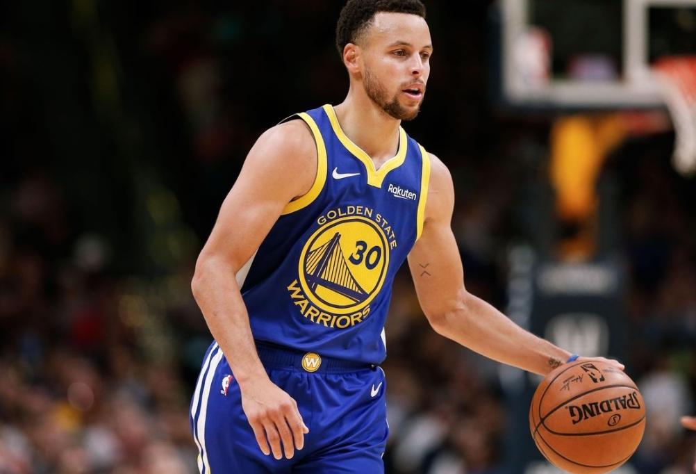 不得不说，NBA能达到如今的盛况，和以下4人有很大的关系。
1：乔丹。只要谈到N