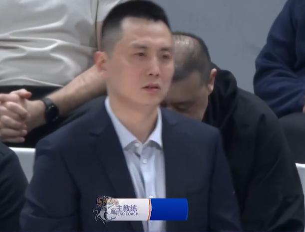 上海84：68江苏，李弘权狂轰三分球该进国家队，洛夫顿没再上头，张镇麟、弗格再拉