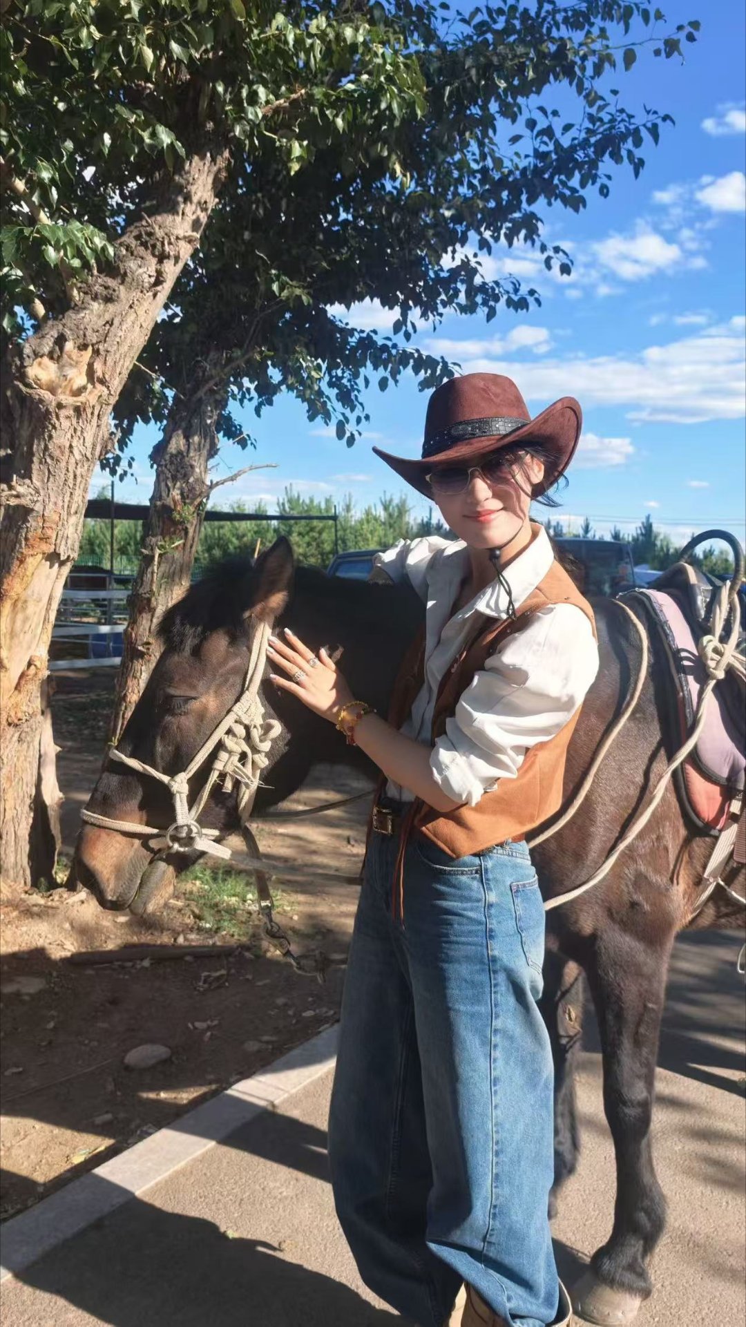 世界很大 而我正在其中🏇在草原的这几天，骑马、徒步、认识新朋友很开心想跟你描述