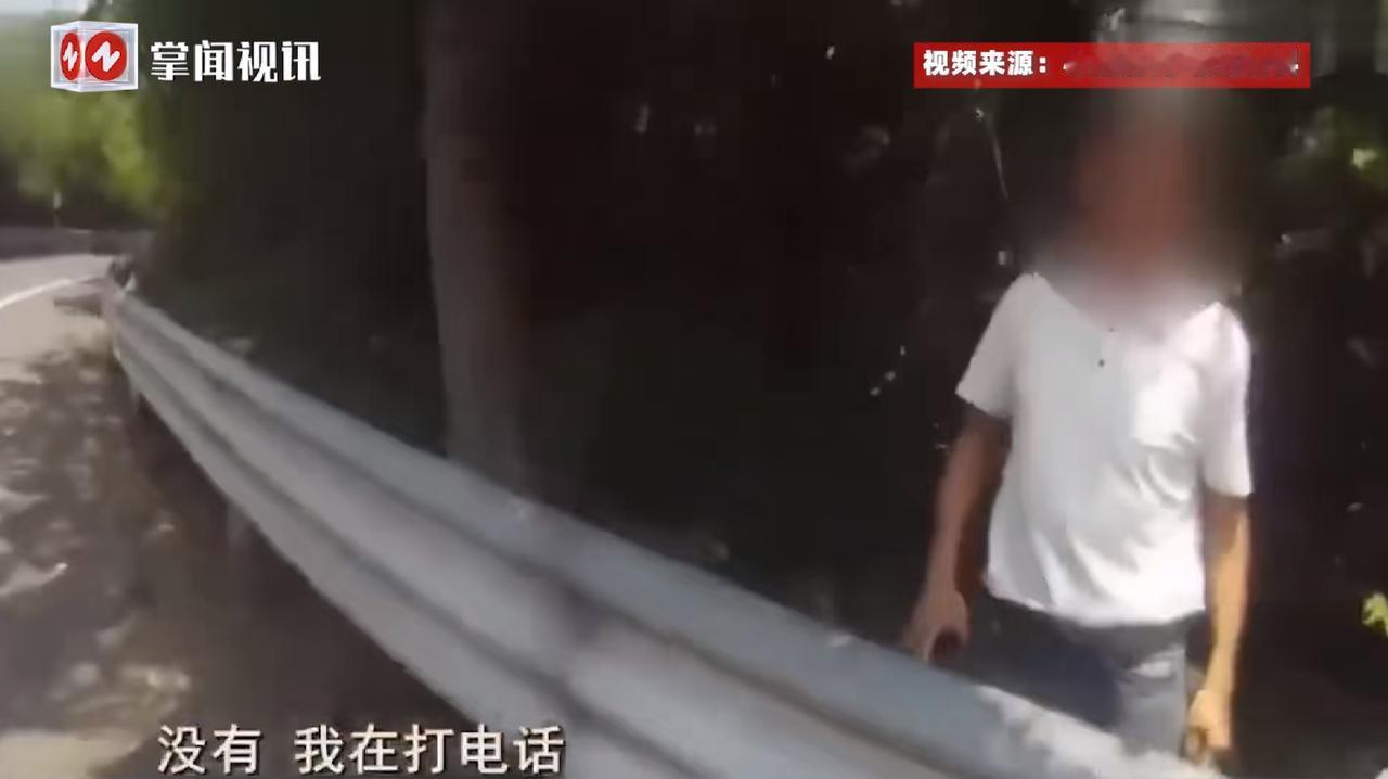 “这下后悔了吧！”近日，浙江湖州，一男子开着奔驰车在高速上行驶，谁知突然因故障抛