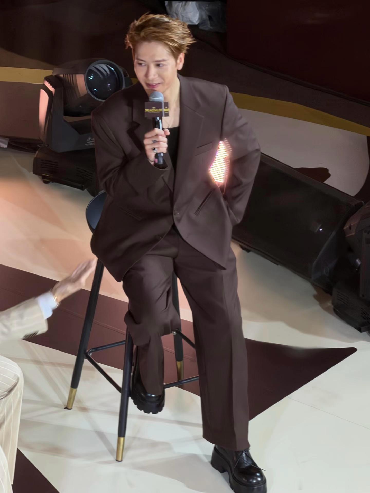 真的很难口头跟你表达王嘉尔现实有多帅这美貌真是恐怖的存在梦龙品牌全球代言人王嘉尔
