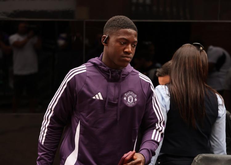 曼联官方：梅努周二恢复训练，有望参加对伯恩利的比赛 1月7日讯 曼联官方消息，梅