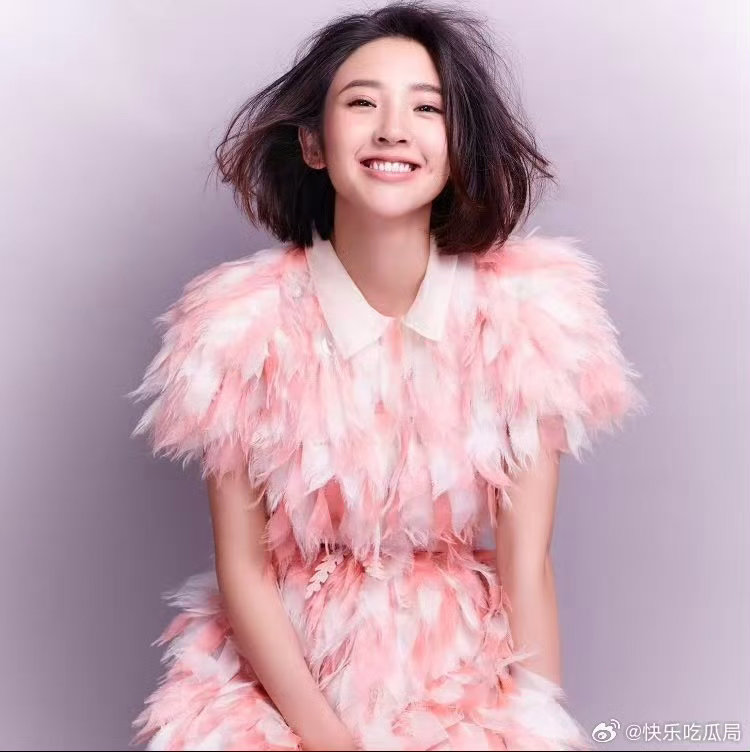 唐艺昕分享克服心魔经历熬过情绪内耗的艰难时期，如今的唐艺昕已经走出阴霾，完成自我