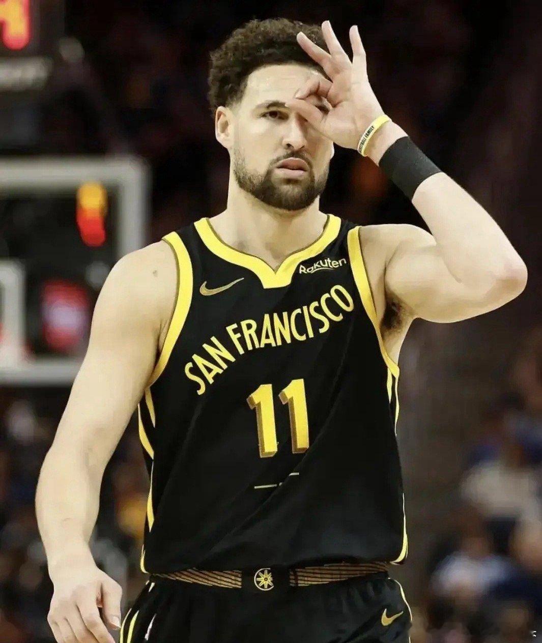 有情有义啊!安踏没有因为克莱汤普森已经是职业生涯暮年而放弃合同，安踏大方的向克莱