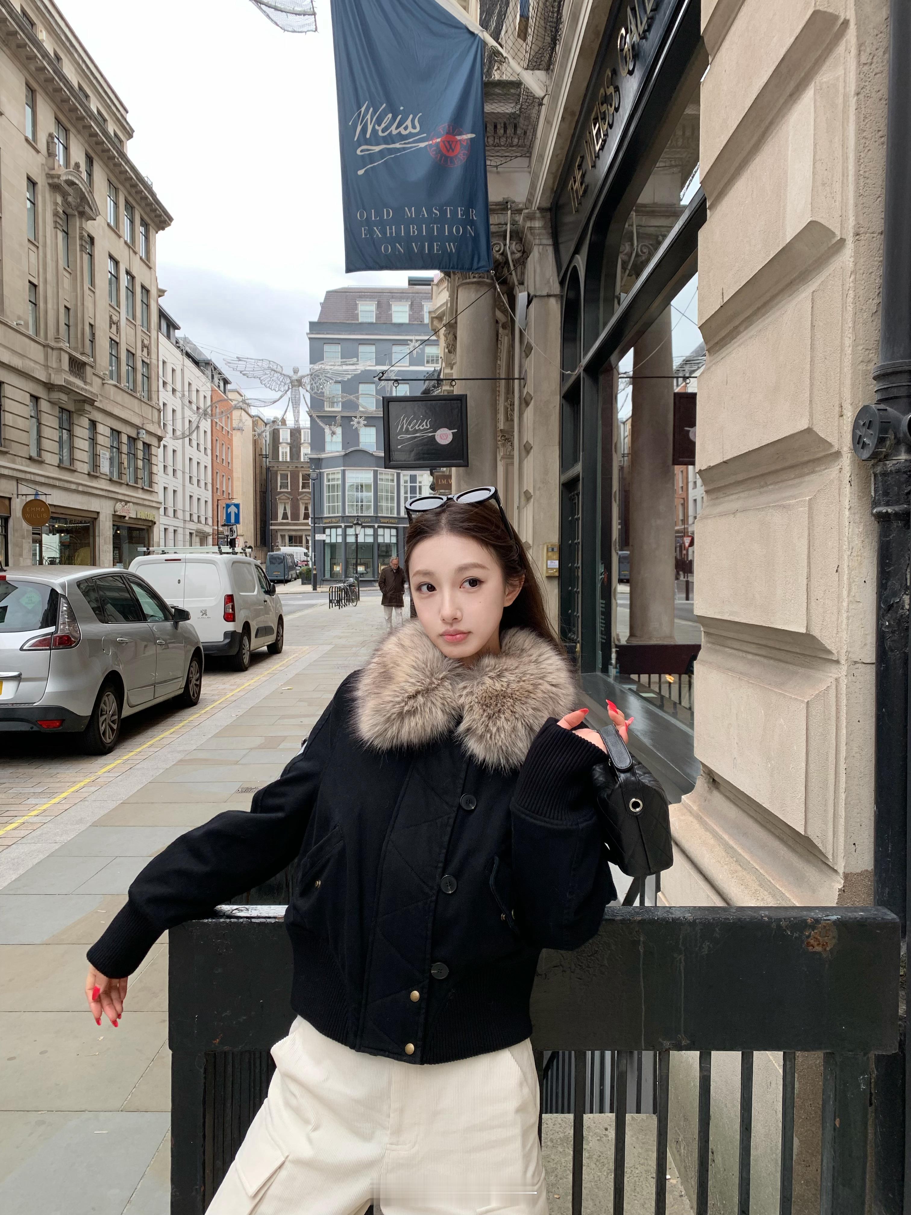 板栗可可Bankelili11/10/20:00很有古早美的一件大毛领夹克羽绒服