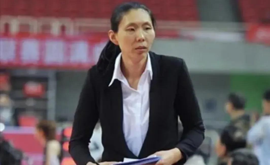 U18女篮亚洲杯结束第二天，陈楠分析中国队败因，球迷如梦方醒:

1、张子宇在场